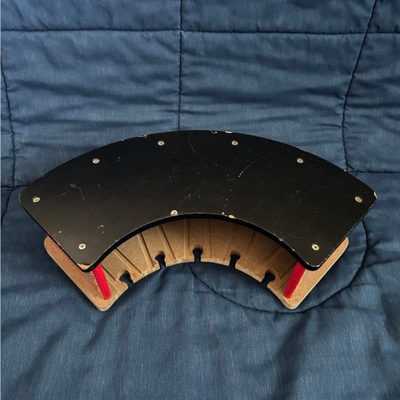 Melissa & Doug Wooden Railways Train Shed - Picture 4 of 11